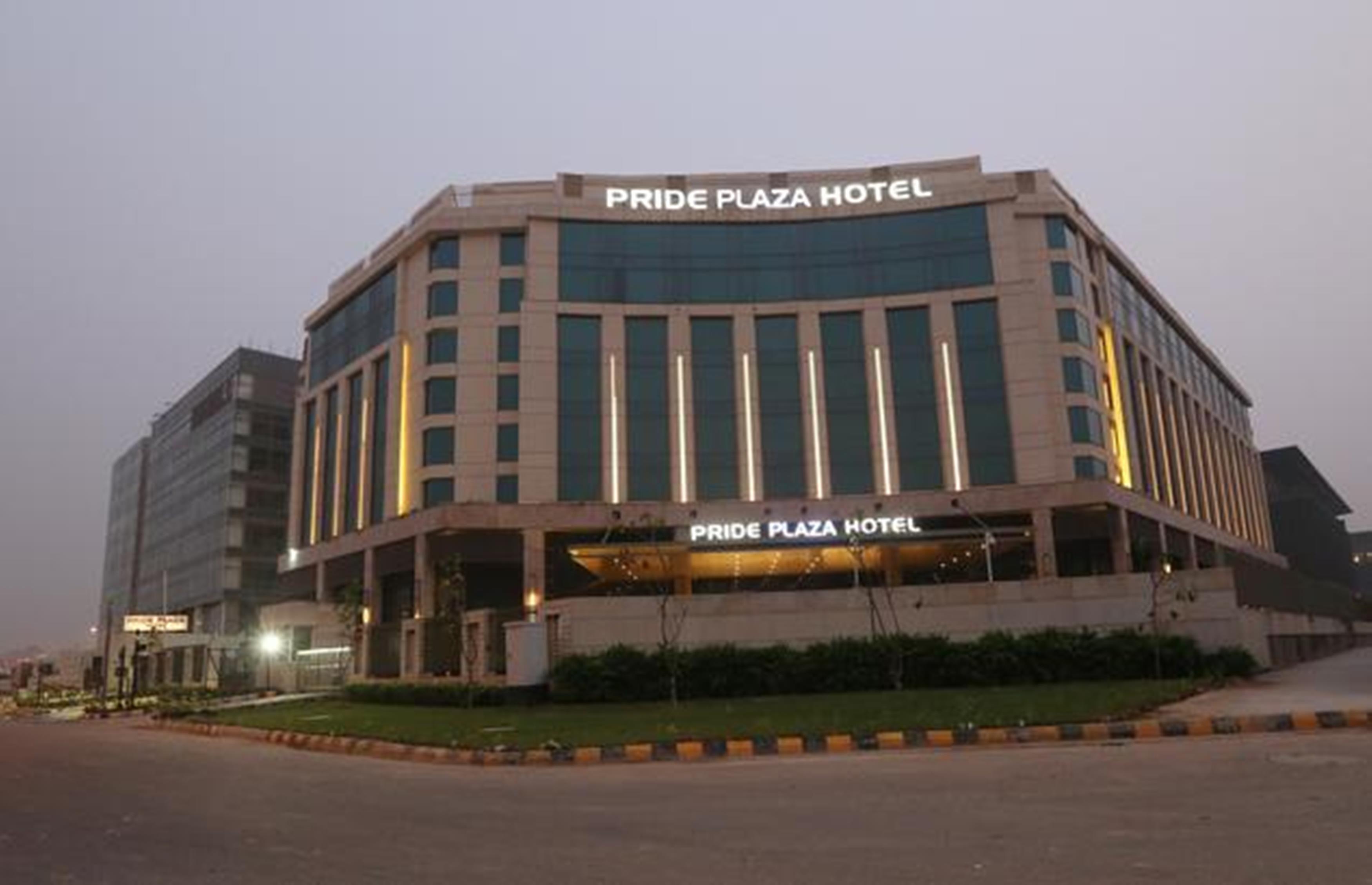 Pride Plaza Hotel, Aerocity Nové Dillí Exteriér fotografie